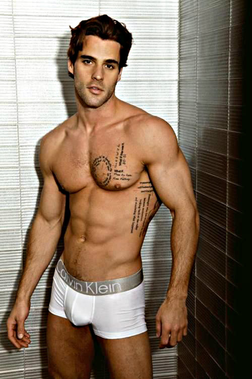 Царай муутай тачаангуй эрийн цадиггүй явдал (18+)